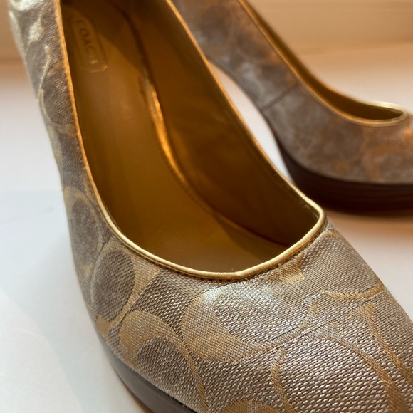 LAST CHANCE!  COACH "Tristian" Signature Pattern Pump in Gold - Picture 4 of 13